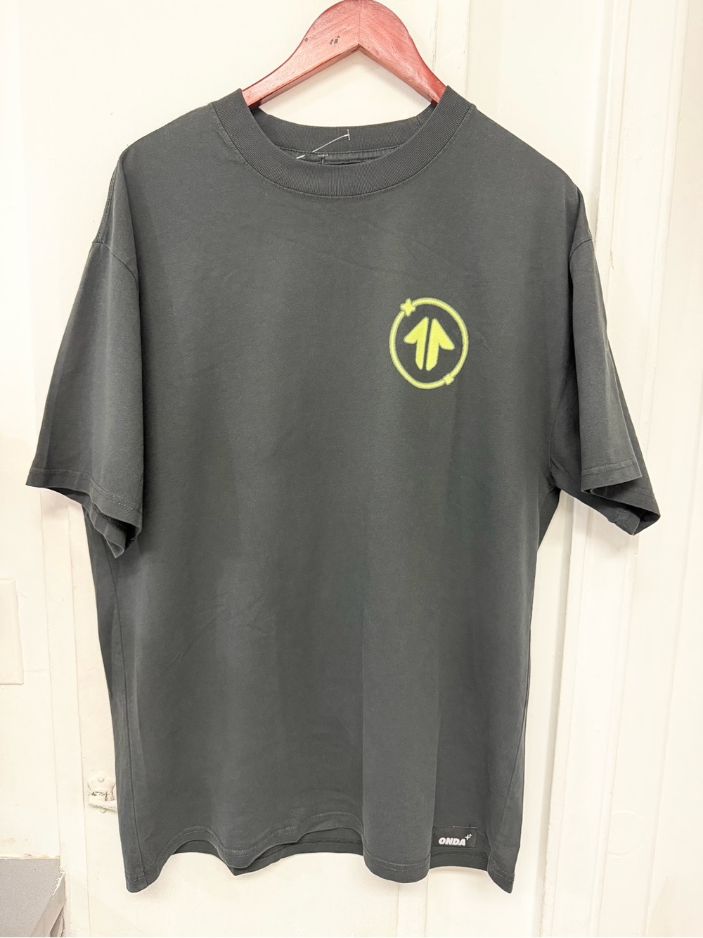 Vintage Men's black Charcoal Gray Graphic Crewneck Tee- Neon Yellow Logo size L